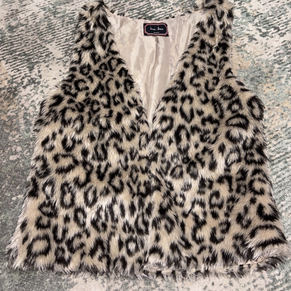 Love Tree Fuzzy Boho Cosplay Style Leopard Faux Fur Vest Size Medium